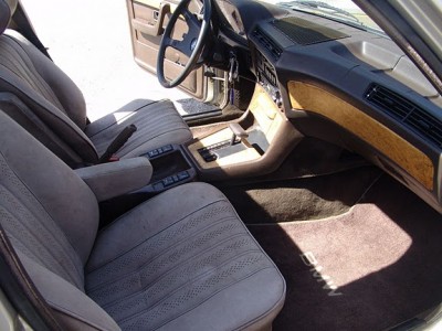745i_front_seats_right