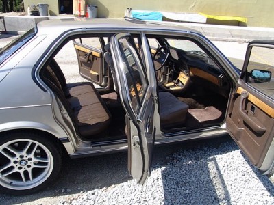745i_right_doors_open